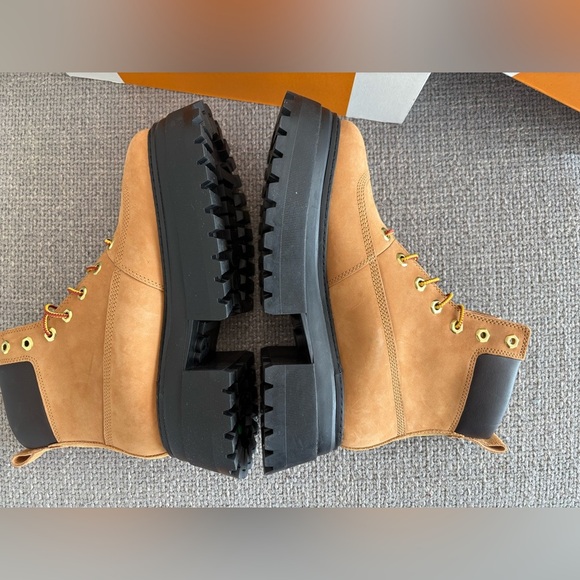 Timberland Sky 6-Inch Lace-Up Boots – Size 9 - Picture 10 of 14